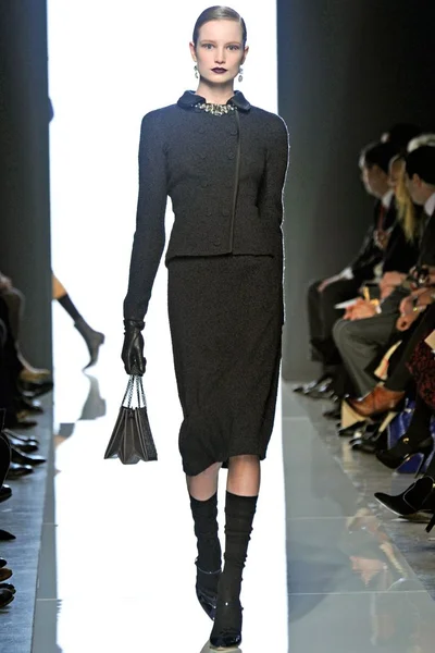 Look 16
